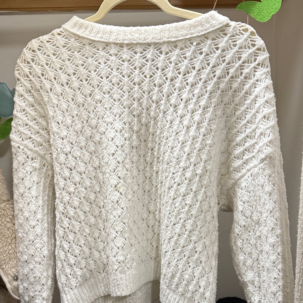 Chic White Textured Knit Sweater